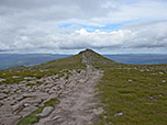 Blick zum Hauptgipfel Cac Carn Beag
