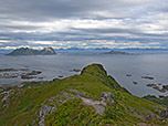 Blick über den Südostgipfel an norwegische Festland