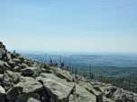 Blick auf die Granitblöcke am Gipfel des Lusen.