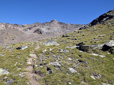 Der Gipfel ist bereits schön zu erkennen