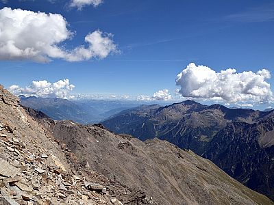 Der Blick durchs östliche Vinschgau Richtung Meran