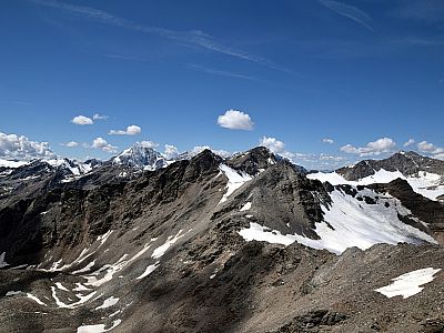 In der Bildmitte verdeckt uns die Mittlere Pederspitze den Blick zum Ortler
