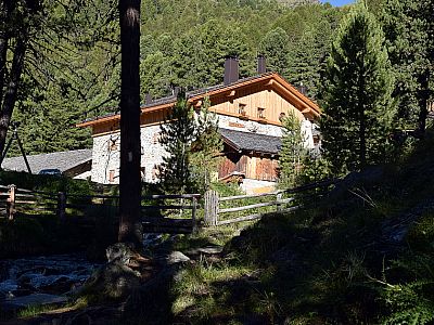 Ein wenig später haben wir die Alm erreicht