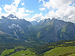 Blick ins Karwendeltal, links erhebt sich die Birkkarspitze