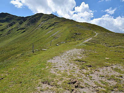 Der finale Aufstieg setzt sich weiter auf dem Grat fort