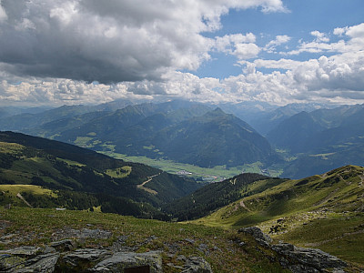 Die Gletscher der Glocknergruppe sind in Wolken gehüllt