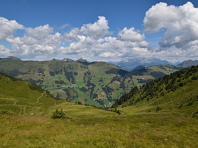 Rechts im Bild sind schön die Loferer Steinberge zu sehen