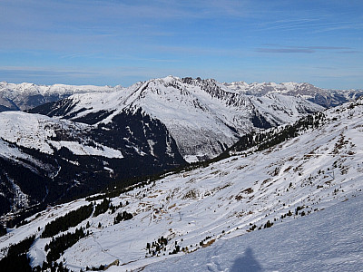 Die Skipisten vor dem Kuhmesser und dem Kellerjoch 