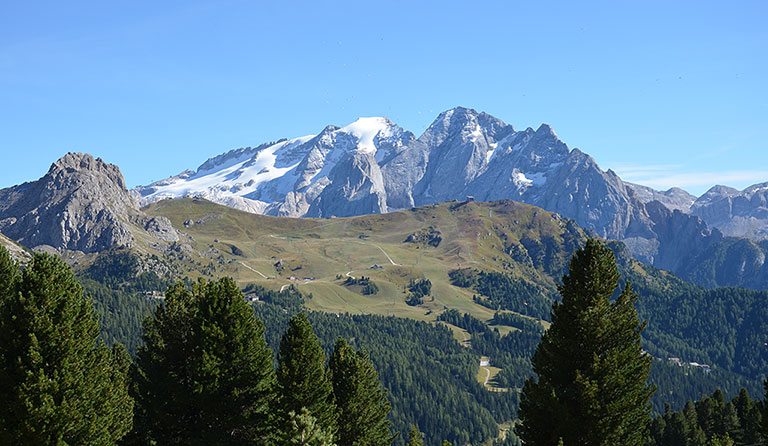Marmolata (3343 m) (ital. Marmolada)
