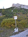 Wegweiser am Parkplatz oberhalb des Fedaia-Stausees