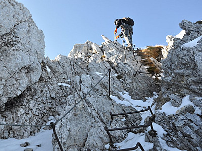 Steighilfen erleichtern das Klettern.