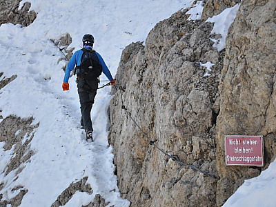 Steinschlaggefahr beim Aufstieg auf die Sulzleklammspitze.