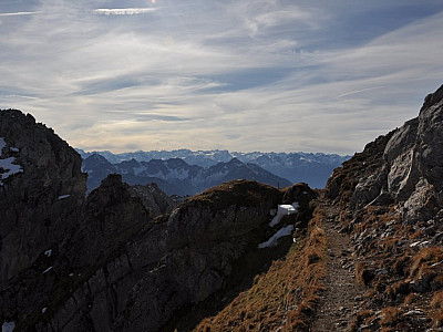 dann gehts bequem weiter auf dem Höhenweg