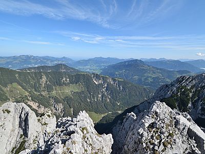 Der Ausblick Richtung Kössen im Nordosten