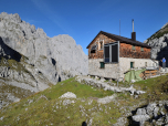 An der Fritz-Pflaum-Hütte machen wir eine kleine Pause