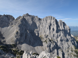 Im Westen die gewaltige Ostwand der Goinger Halt