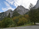 Der Ausblick von der Terrasse der Griesner Alm auf den Mitterkaiser