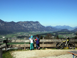 Rechts vom Pendling reicht die Sicht bis zu den Chiemgauer Alpen