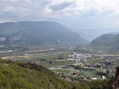 Weiter links, im Osten zeigt sich das Etschtal