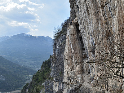 ... bevor wir leicht bergab zu einem Kamin gehen