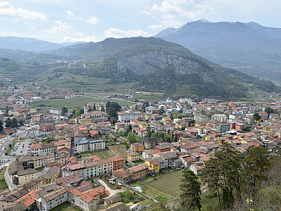 Vom Vorplatz haben wir einen wunderschönen Blick auf Mori