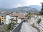 Auf der Via Monte Albano spazieren wir wieder zurück