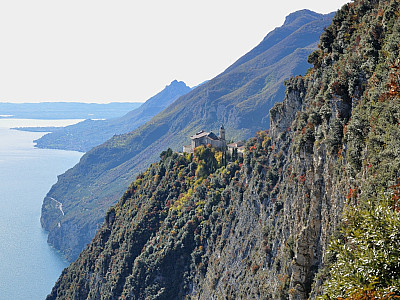 Der Blick zurück auf das Santuario di Montecastello