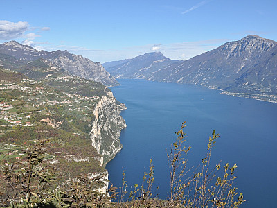 Der Blick nach Norden zum Monte Stivo und den Monte Altissimo di Nago