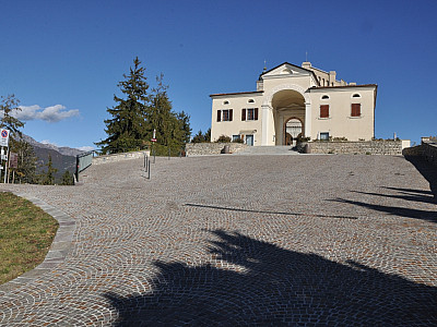 ... dann haben das Santuario di Montecastello erreicht.