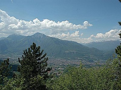 Trient vor dem Monte Bondone