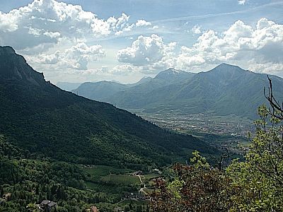 Ravina, dahinter der Il Palon des Bondone Massivs