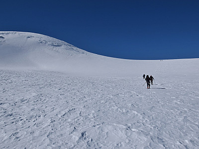 Der Weg über den Gletscher zieht sich dahin