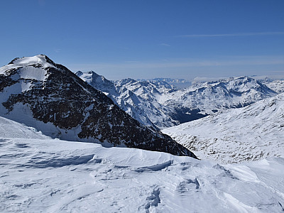 Links im Bild der 3553 m hohe Monte Pasquale