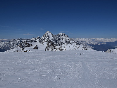 Blickfang im Nordwesten sind weiterhin die Königsspitze und der Ortler