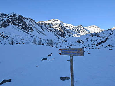 Hier halten wir uns links Richtung Marteller Hütte