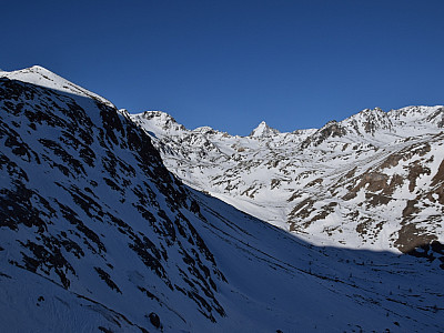 Im Westen ist die markante Königsspitze zu sehen