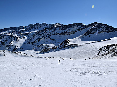 Links im Bild die dreiVeneziaspitzen und die Köllkuppe