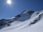 Links von uns türmen sich riesige Eismassen auf
