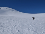 Der Weg über den Gletscher zieht sich dahin