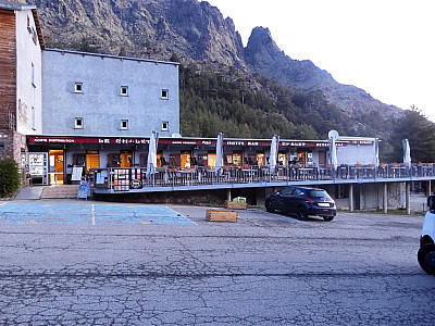 Wir starten unsere Tour vor dem  Hôtel Restaurant le Chalet