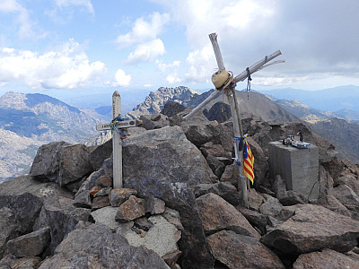 Die beiden Gipfelkreuze am Monte Cinto