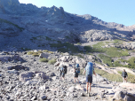 Auf einem Plateau können wir die Morgensonne genießen