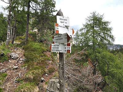 Wieder links auf dem Weg 518 bleiben