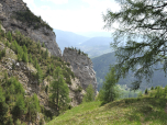 ... führt uns der Weg an der Westflanke des Monte Cornon vorbei.