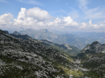 Im Norden zeigen sich die Gipfel der kaum erschlossenen Friauler Dolomiten