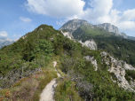 Im Hintergrund ist schön der Monte Raut zu sehen