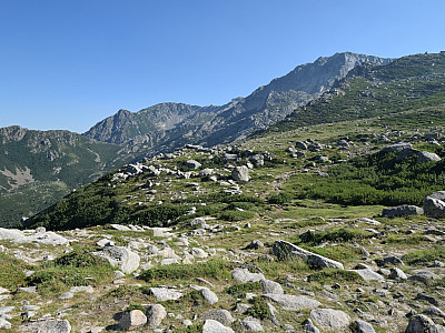 Unter dem Monte Torto sind noch Schneefelder zu sehen