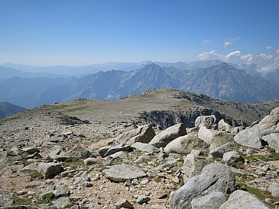 Am Horizont können wir die markante Paglia Orba erkennen