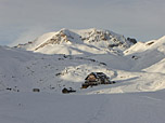 Die Senneshütte, dahinter der Col de Ricegogn