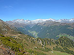 Blick über den Neves-Stausee auf den Zillertaler Hauptkamm...